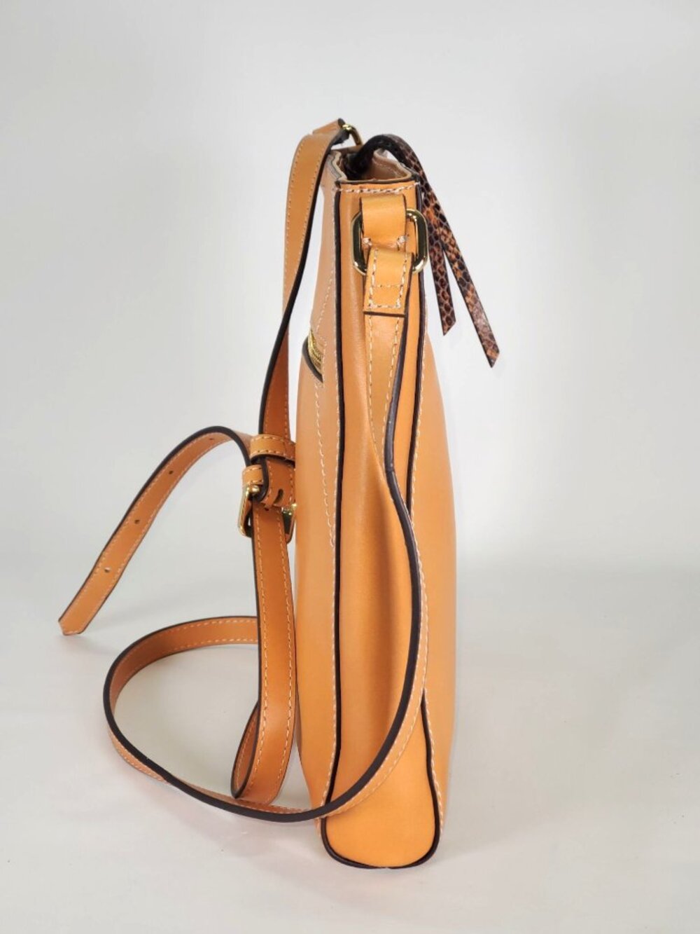 NWOT G.I.L.I. Women's Honey Brown Leather Flat Double Zip Crossbody 1438 - Picture 4 of 11